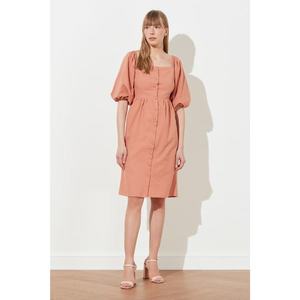 Trendyol Rose Dry Square Collar Buttoned Dress vyobraziť