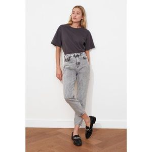 Trendyol High Waist Mom Jeans WITH Grey Wash Effect vyobraziť