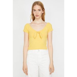 Koton Women's Yellow Short Sleeve Neck Detailed T-Shirt vyobraziť