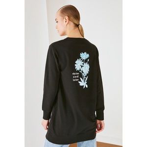 Trendyol Black Printed Knitted Sweatshirt vyobraziť