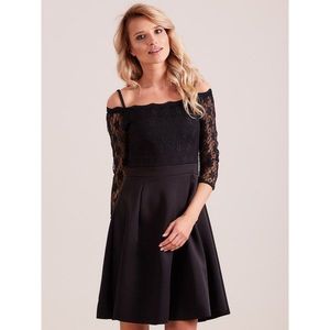 Black dress with a lace top vyobraziť