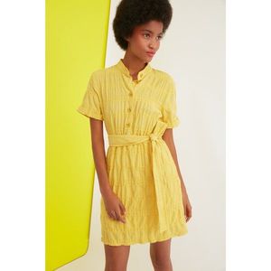 Trendyol Yellow Belt Textured Fabric Dress vyobraziť