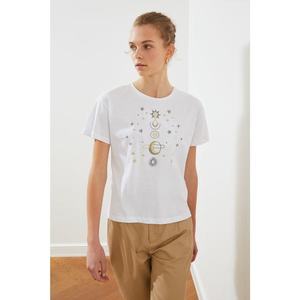 Trendyol White Semifitted Embroidered Knitted T-Shirt vyobraziť