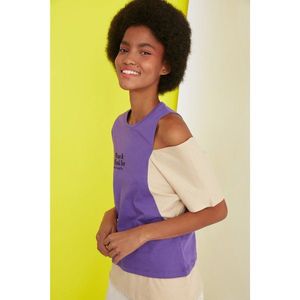 Trendyol Purple Printed Shoulder Detail Basic Knitted T-Shirt vyobraziť