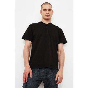Trendyol Black Male Slim Fit Zip T-Shirt vyobraziť