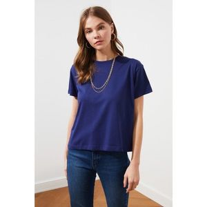 Trendyol Navy Blue Patch Embroidered Semifitted Knitted T-Shirt vyobraziť