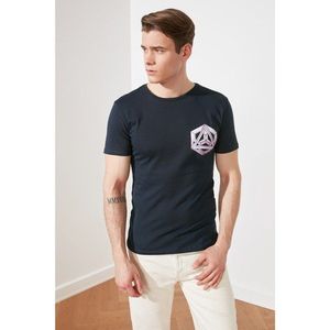Trendyol Navy Blue Men Slim Fit Printed Short Sleeve T-Shirt vyobraziť