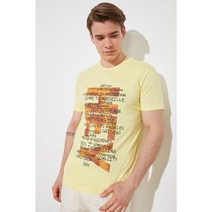 Trendyol Yellow Men's Regular Fit Printed Short Sleeve T-Shirt vyobraziť