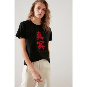 Trendyol Black Printed Semi-fitted Knitted T-Shirt vyobraziť