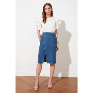 Trendyol Denim Skirt WITH Blue AsymmetricAl Off Button DetailING vyobraziť