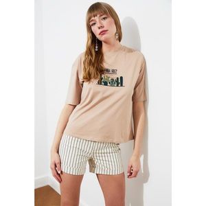 Trendyol Camel Naskşlı Loose Knitted T-Shirt vyobraziť