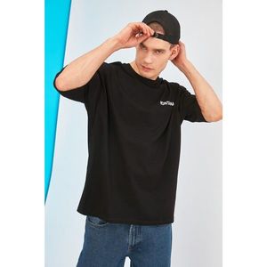 Trendyol Black Male Oversize Bike Collar Short Sleeve Printed T-Shirt vyobraziť