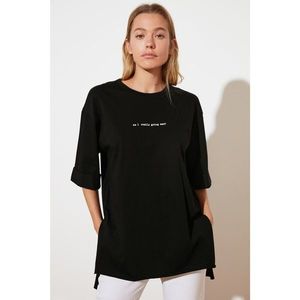 Trendyol Boyfriend Knitted T-Shirt WITH Black Printed Slit vyobraziť