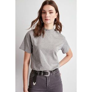 Trendyol Grey Steep Collar Knitted T-Shirt vyobraziť