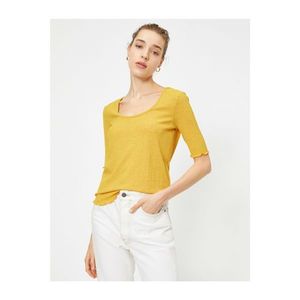 Koton Women's Yellow Hollow Collar Short Sleeves FirFir Detailed T-tisört vyobraziť