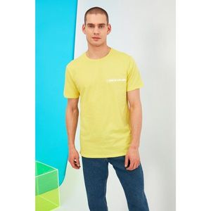 Trendyol Yellow Men's Printed Regular Fit Short Sleeve T-Shirt vyobraziť