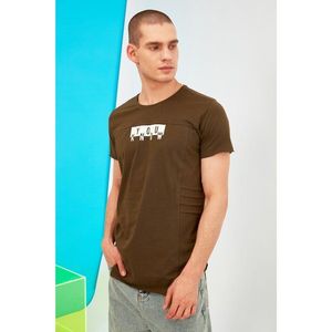 Trendyol Khaki Men's Regular Fit Bike Collar Short Sleeve Printed T-Shirt vyobraziť