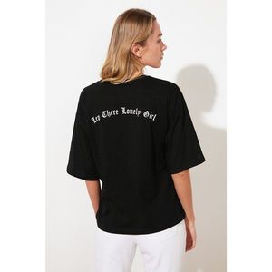 Trendyol Black Back Printed Loose Knitted T-Shirt vyobraziť