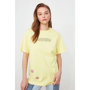 Trendyol Yellow Printed Boyfriend Knitted T-Shirt vyobraziť