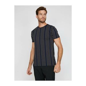 Koton Men's Black Striped T-Shirt vyobraziť