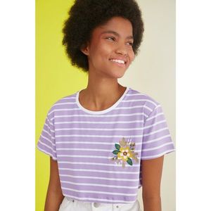 Trendyol Purple Embroidered Super Crop Knitted T-Shirt vyobraziť