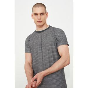 Trendyol Grey Men's Regular Fit Bike Collar Short Sleeve Printed T-Shirt vyobraziť