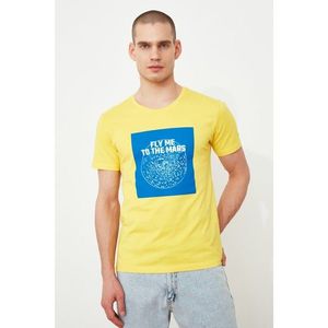 Trendyol Yellow Male Slim Fit T-Shirt vyobraziť
