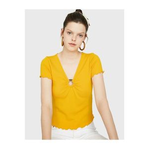 Koton Women's Yellow Buckle Detail T-shirt vyobraziť