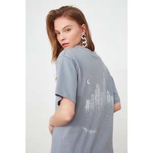 Trendyol Gray Back Printed Boyfriend Knitted T-Shirt vyobraziť