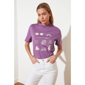 Trendyol Purple Printed Upright Collar Basic Knitted T-Shirt vyobraziť