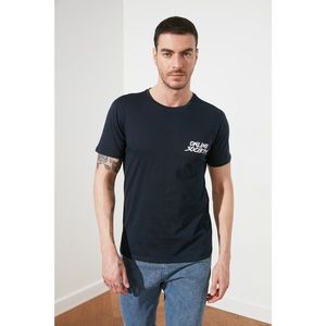 Trendyol Navy Blue Men's Regular Fit Printed Bicycle Collar Short Sleeve T-Shirt vyobraziť