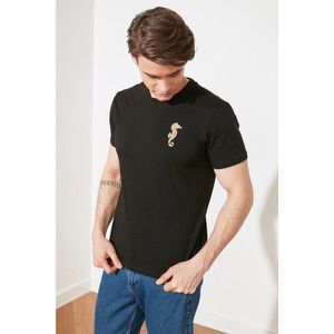 Trendyol Black Male Regular Fit Short Sleeve Seahorse Embroidered T-Shirt vyobraziť