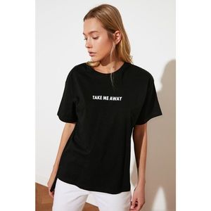 Trendyol Black Printed Asymmetric Boyfriend Knitted T-Shirt vyobraziť
