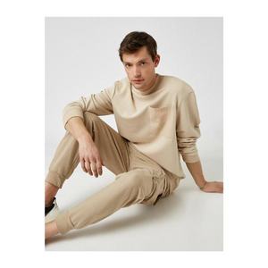 Koton Men's Ecru Stand Collar Pocket Long Sleeve Sweatshirt vyobraziť