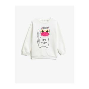 Koton Girl Ecru Crew Neck Printed Long Sleeve Sweatshirt vyobraziť