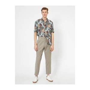 Koton Men's Khaki Pocket Detailed Jogger Fit Trousers vyobraziť