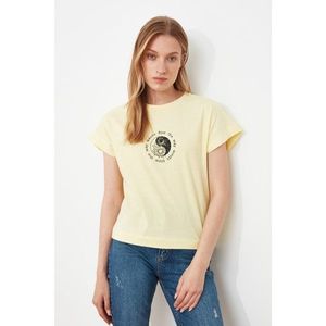 Trendyol Yellow Printed Semifitted Knitted T-Shirt vyobraziť