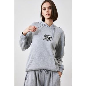 Trendyol Grey Printed Hooded Knitted Sweatshirt vyobraziť