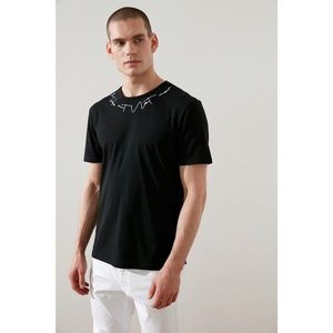 Trendyol Black Men's Slim Fit Crew Neck Short Sleeve Embroidered T-Shirt vyobraziť