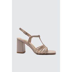 Trendyol Beige Square Toe Women's Classic Heeled Shoes vyobraziť