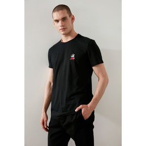 Trendyol Black Men's Regular Fit Short Sleeve Embroidered T-Shirt vyobraziť