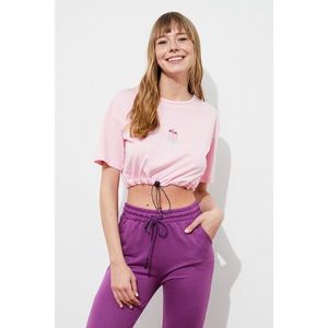 Trendyol Pink Printed Ruffled Crop Knitted T-Shirt vyobraziť