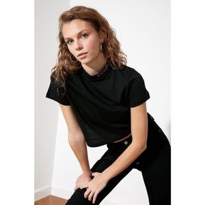 Trendyol Black Crop Knitted T-Shirt vyobraziť