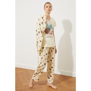 Trendyol Yellow Printed Knitted Pyjama Set vyobraziť