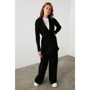 Trendyol Knitwear Cardigan with Black Tassels and Binding Detail vyobraziť