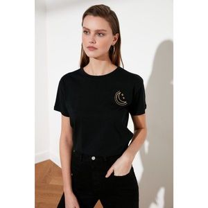Trendyol Black Embroidered Semifitted Knitted T-Shirt vyobraziť