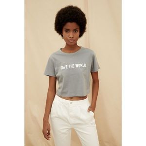 Trendyol 100% Organic Cotton Crop Knitted T-Shirt WITH Gray Print vyobraziť