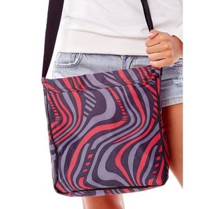 Black and red ladies bag with abstract patterns vyobraziť