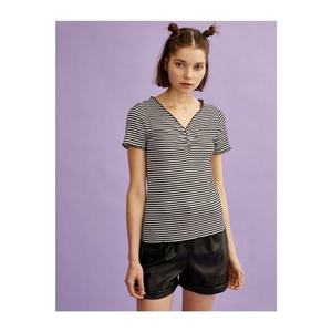 Koton Women's Black Striped T-Shirt vyobraziť