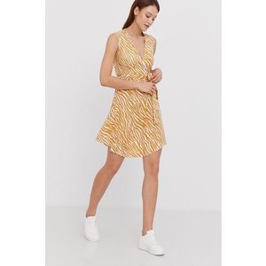 Šaty Answear Lab žltá farba, mini, rovné vyobraziť